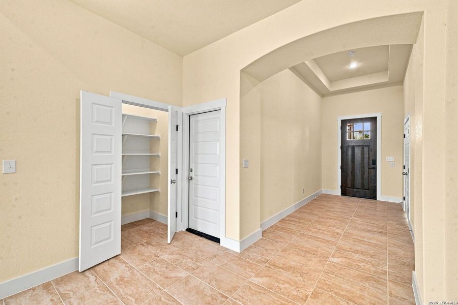 Spacious, unfurnished interior of a new home in , Pleasanton (Image 26).