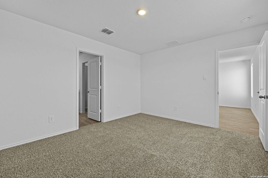 Spacious, unfurnished interior of a new home in Arroyo Ranch, Seguin (Image 18).