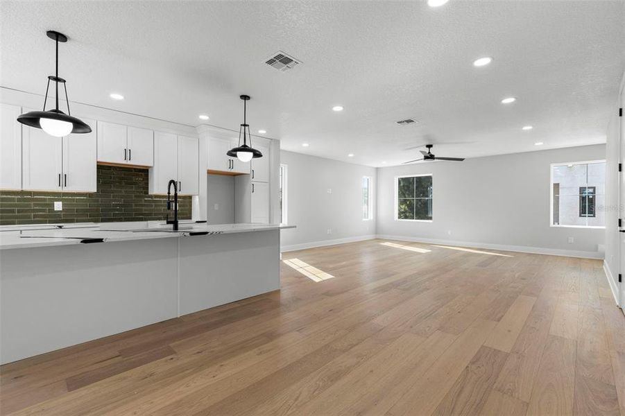 Spacious, unfurnished interior of a new home in , Tampa (Image 15).