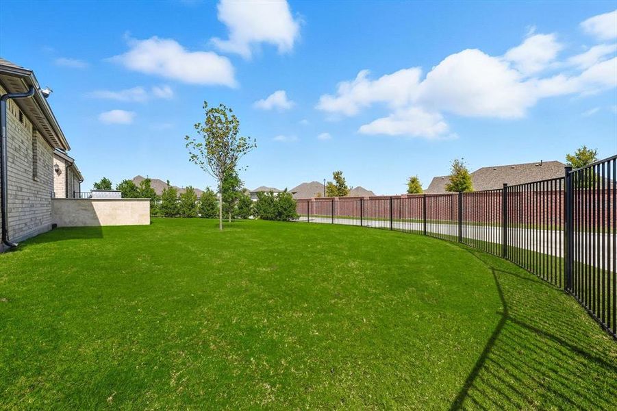 View of yard with a residential view