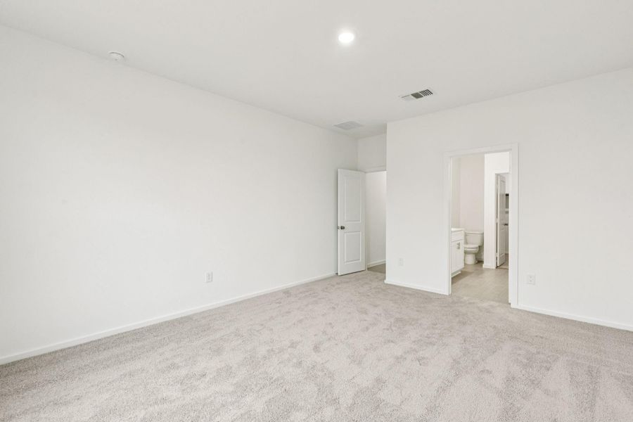 Spacious, unfurnished interior of a new home in Windcress, Cove (Image 20).