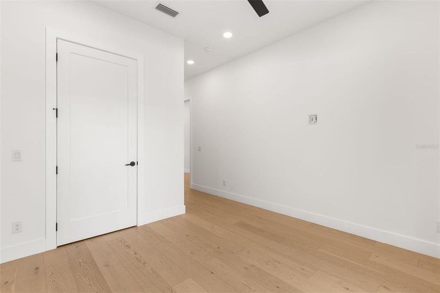 Spacious, unfurnished interior of a new home in , Windermere (Image 21).