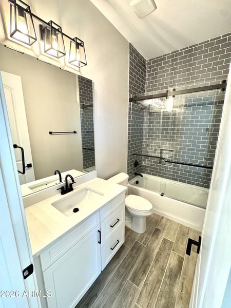 Hallway (Bathroom 2)