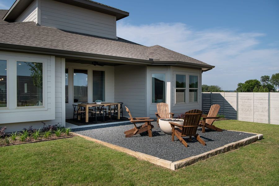 Representative exterior details of a home built from the Emery by Tri Pointe Homes in Painted Tree, McKinney (Image 3).