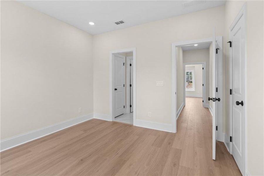 Spacious, unfurnished interior of a new home in Bellwyn, Johns Creek (Image 12).