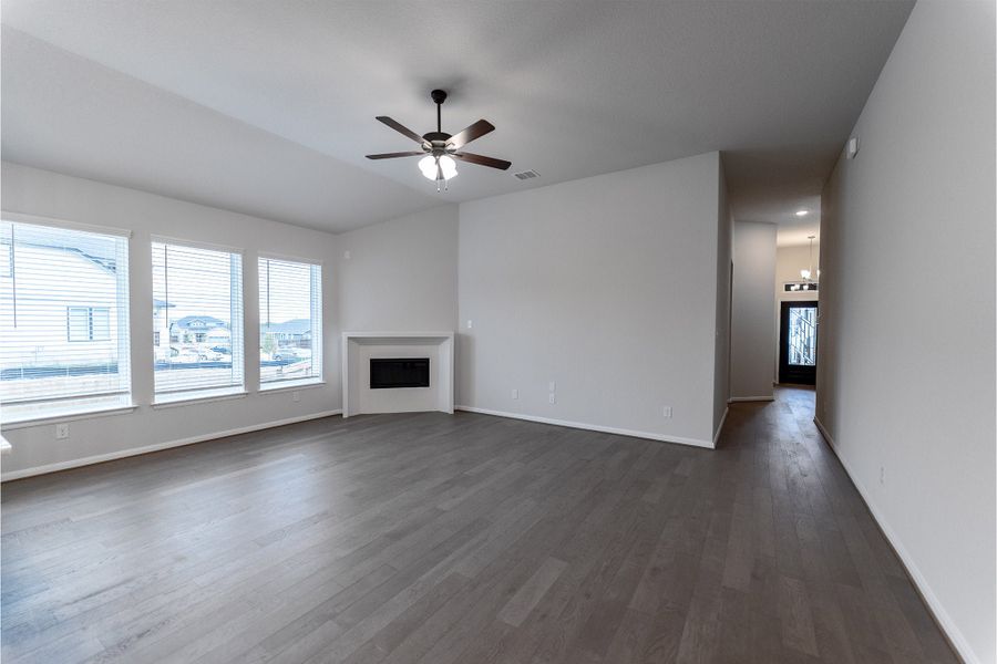Spacious, unfurnished interior of a new home in Homestead, Schertz (Image 10).