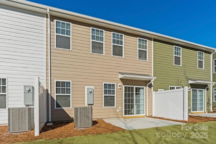 Sierra Ridge Hawthorne Back Oversized Patio