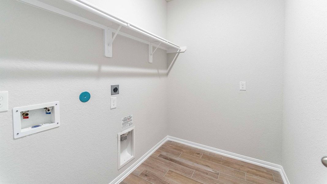 Spacious, unfurnished interior of a new home in Creekhaven, Rosharon (Image 13).