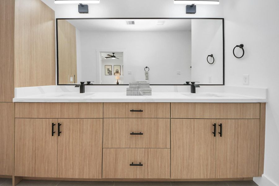 Main Bathroom Main Bathroom