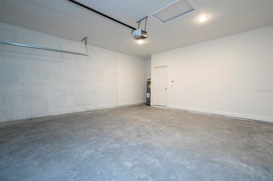 Spacious, unfurnished interior of a new home in , Ocala (Image 28).