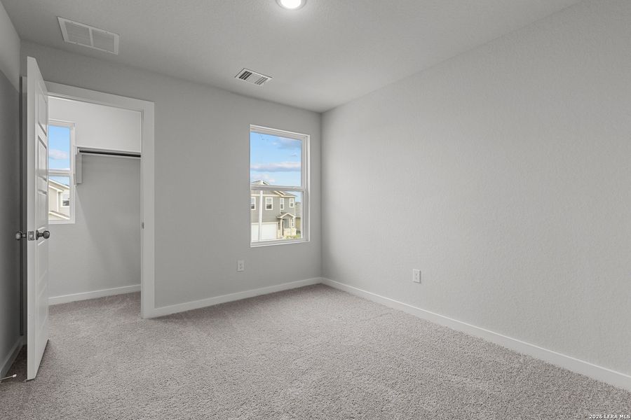 Spacious, unfurnished interior of a new home in Hacienda, San Antonio (Image 19).
