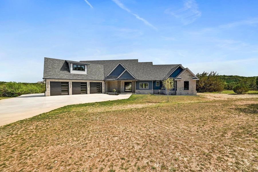 Nestled in a peaceful, prestigious gated community in the countryside with wonderful amenities including a clubhouse pool, cabana bath house, event pavilion, 16-acre fishing lake, and the Cow Creek nature trails. Nestled in a peaceful, prestigious gated community in the countryside with wonderful amenities including a clubhouse pool, cabana bath house, event pavilion, 16-acre fishing lake, and the Cow Creek nature trails.