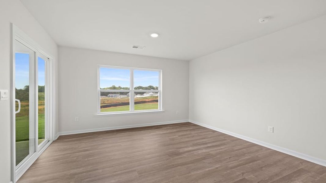Spacious, unfurnished interior of a new home in Lakestone, Woodruff (Image 18).