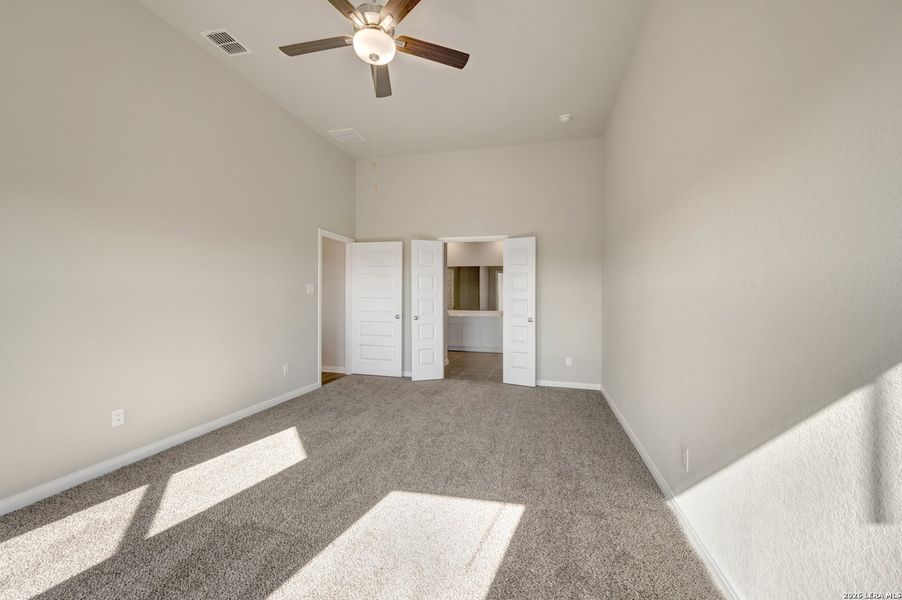 Spacious, unfurnished interior of a new home in Paloma Park, Converse (Image 28).