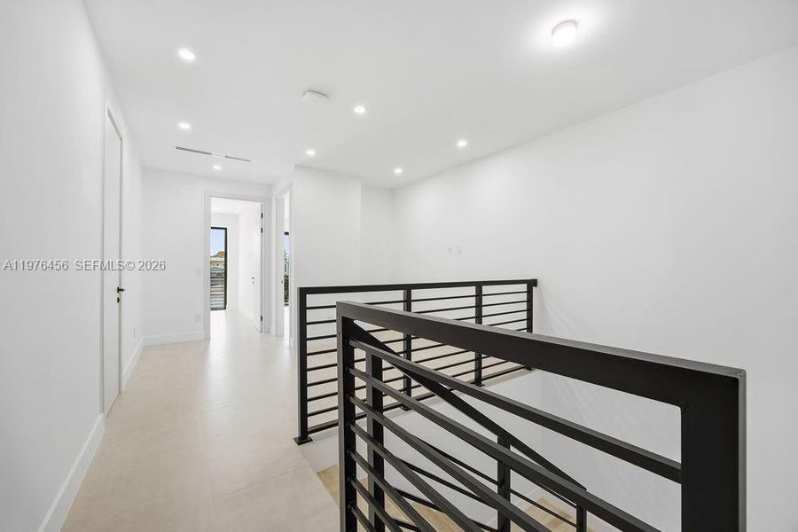 Spacious, unfurnished interior of a new home in , Fort Lauderdale (Image 51).