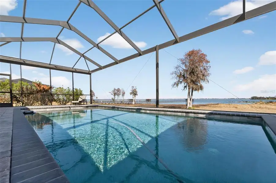 Exterior details and patio area of a home in , Bartow (Image 36).