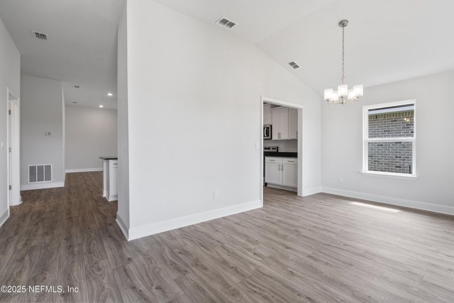 Spacious, unfurnished interior of a new home in Shadow Crest at Rolling Hills, Green Cove Springs (Image 19).