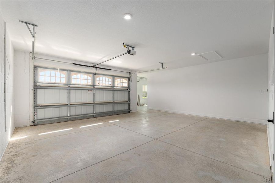 Spacious, unfurnished interior of a new home in , Ocala (Image 57).