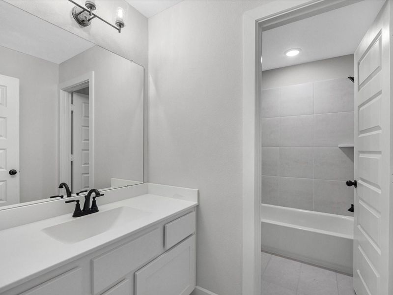 Furnished interior view inside a new home in Sienna, Missouri City (Image 10).