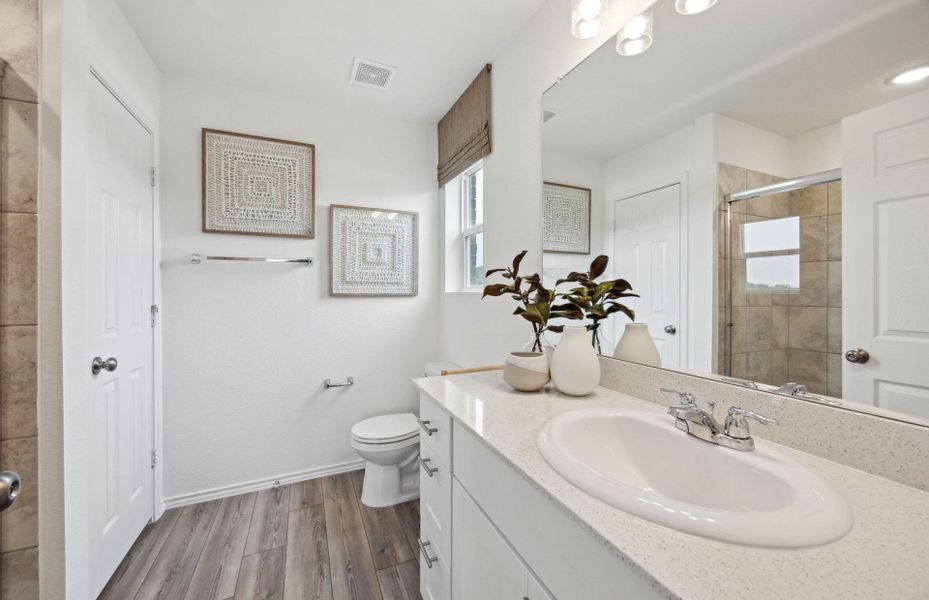 Furnished interior view inside a new home in Elizabeth Creek, Fort Worth (Image 12).