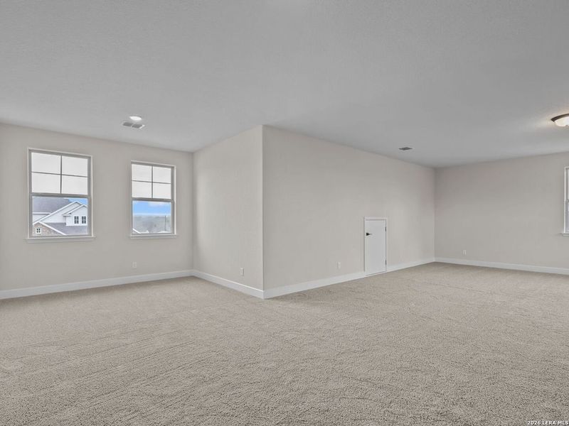 Spacious, unfurnished interior of a new home in Potranco Oaks, Castroville (Image 32). Spacious, unfurnished interior of a new home in Potranco Oaks, Castroville (Image 32).