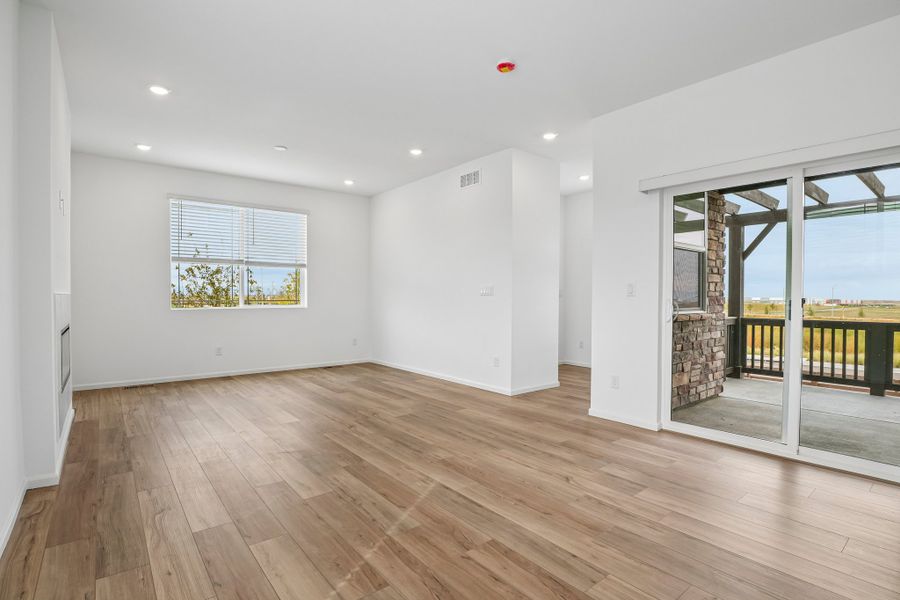 Spacious, unfurnished interior of a new home in Windler, Aurora (Image 10).