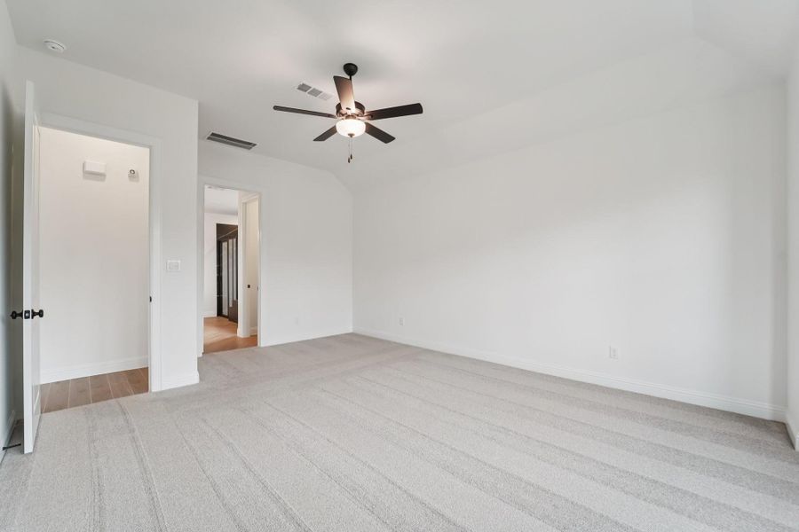 Spacious, unfurnished interior of a new home in Evergreen 55', Conroe (Image 43).