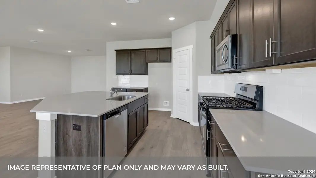 Furnished interior view inside a new home in Sonoma Oaks, Fredericksburg (Image 3).