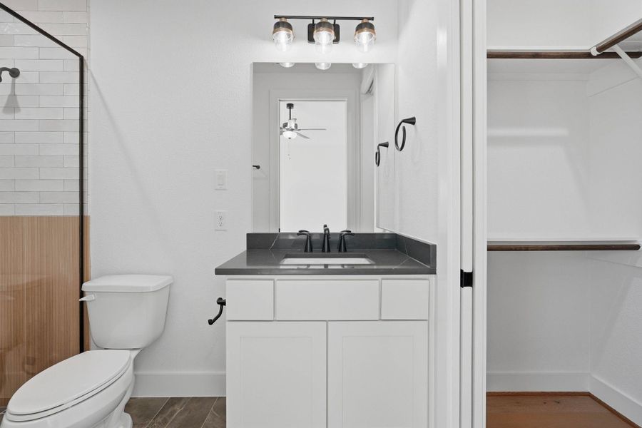 Full Guest Bath Full Guest Bath