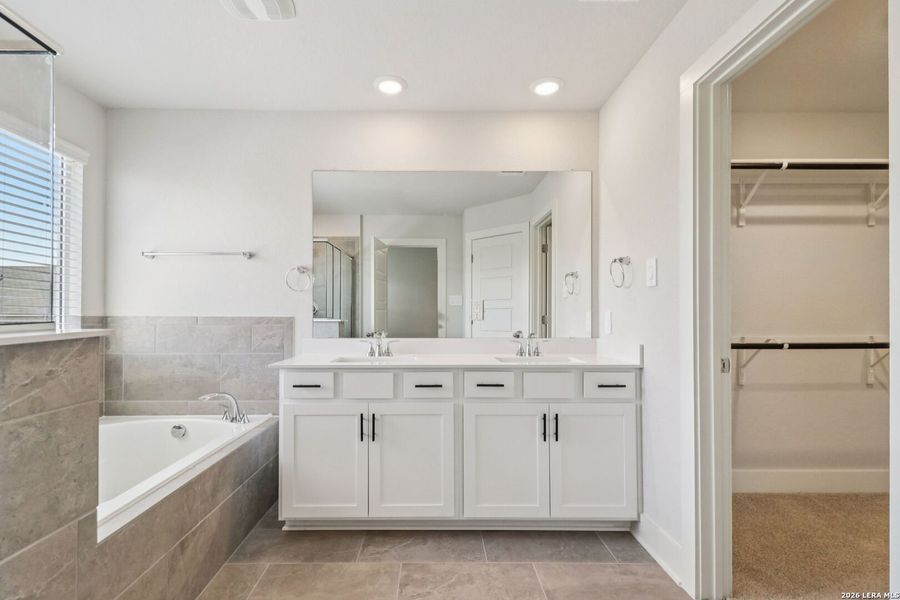 Furnished interior view inside a new home in Thomas Pond, San Antonio (Image 14).