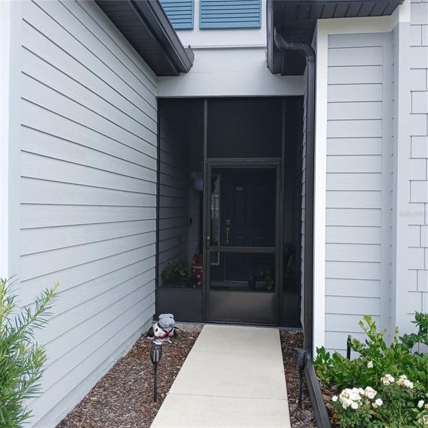 Exterior details and patio area of a home in Grand Park North, Dunnellon (Image 2). Exterior details and patio area of a home in Grand Park North, Dunnellon (Image 2).