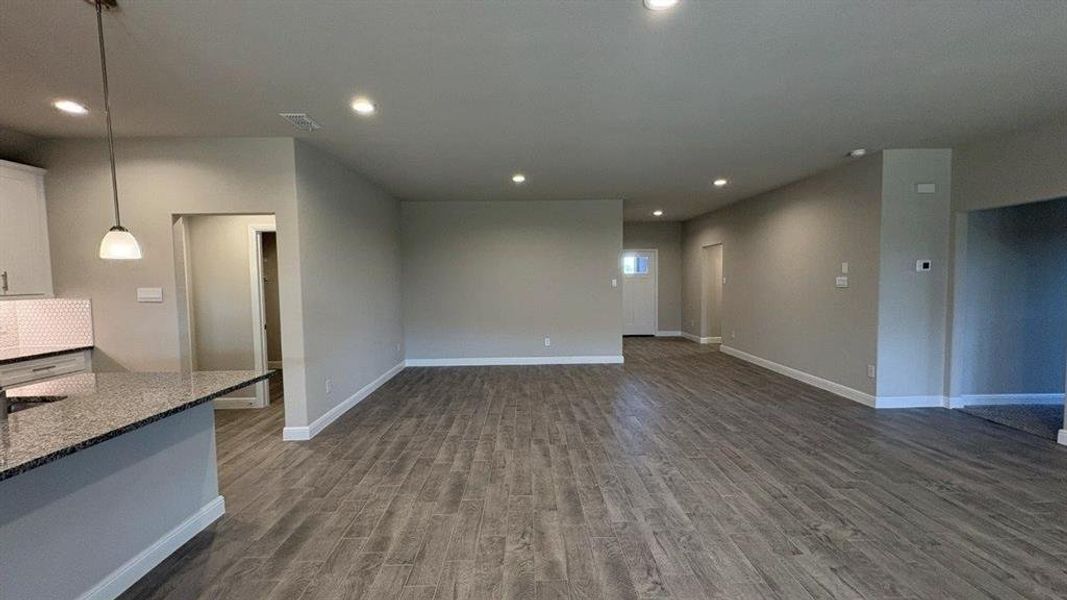Spacious, unfurnished interior of a new home in Sandstone Estates, Granbury (Image 23). Spacious, unfurnished interior of a new home in Sandstone Estates, Granbury (Image 23).