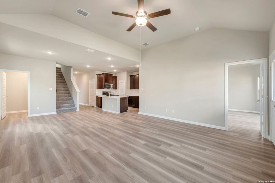 Spacious, unfurnished interior of a new home in Mesquite Ridge, San Antonio (Image 17).