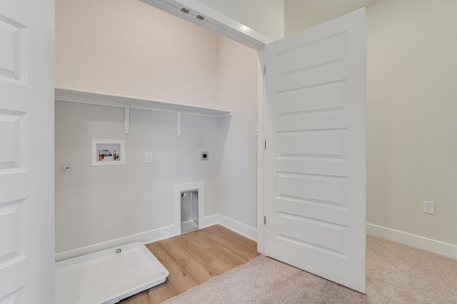 Spacious, unfurnished interior of a new home in Emory Crossing, Hutto (Image 13).