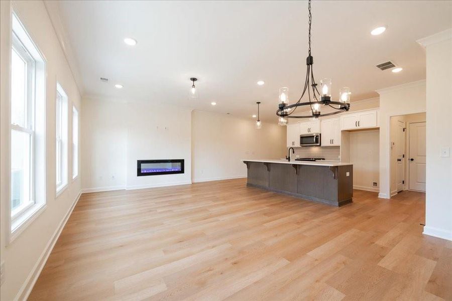 Spacious, unfurnished interior of a new home in Cherokee Township, Acworth (Image 25).