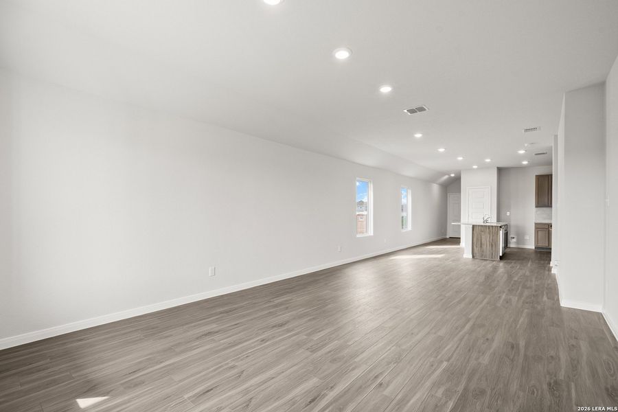 Spacious, unfurnished interior of a new home in Dauer Ranch, New Braunfels (Image 22). Spacious, unfurnished interior of a new home in Dauer Ranch, New Braunfels (Image 22).