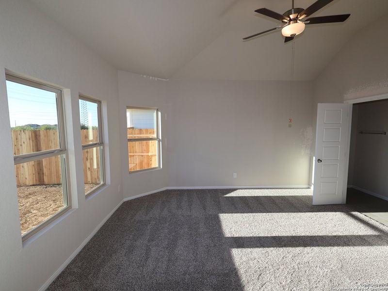 Spacious, unfurnished interior of a new home in Agave, San Antonio (Image 23).