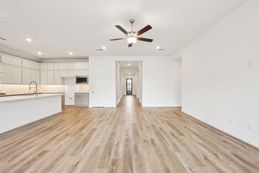 Spacious, unfurnished interior of a new home in Evergreen 55', Conroe (Image 20).