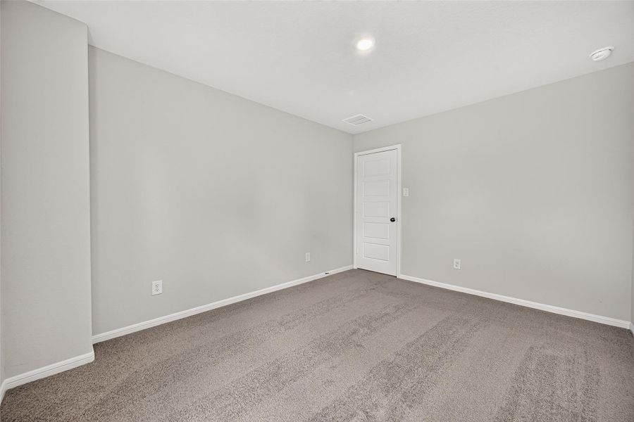 Spacious, unfurnished interior of a new home in Bammel Oaks, Houston (Image 27).