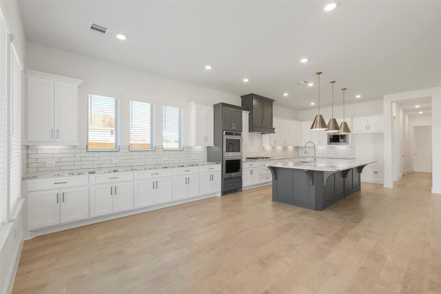 Image 4 of a home in .