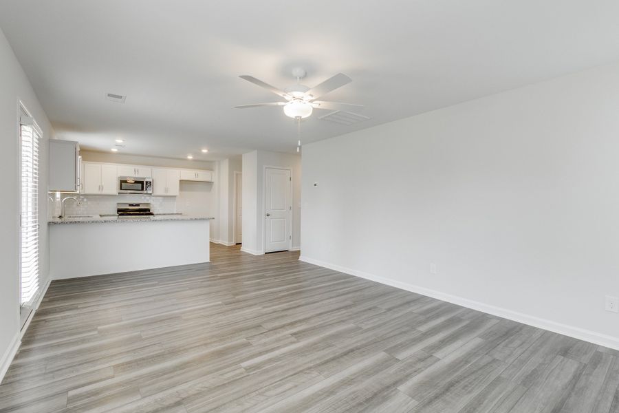 Spacious, unfurnished interior of a new home in Ellington, Elgin (Image 21).