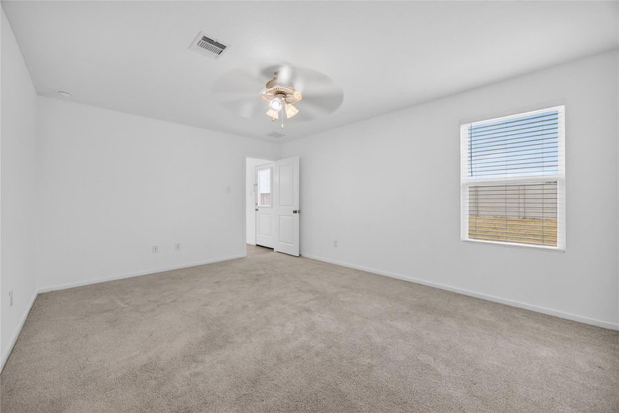 Spacious, unfurnished interior of a new home in Anniston, Katy (Image 30).