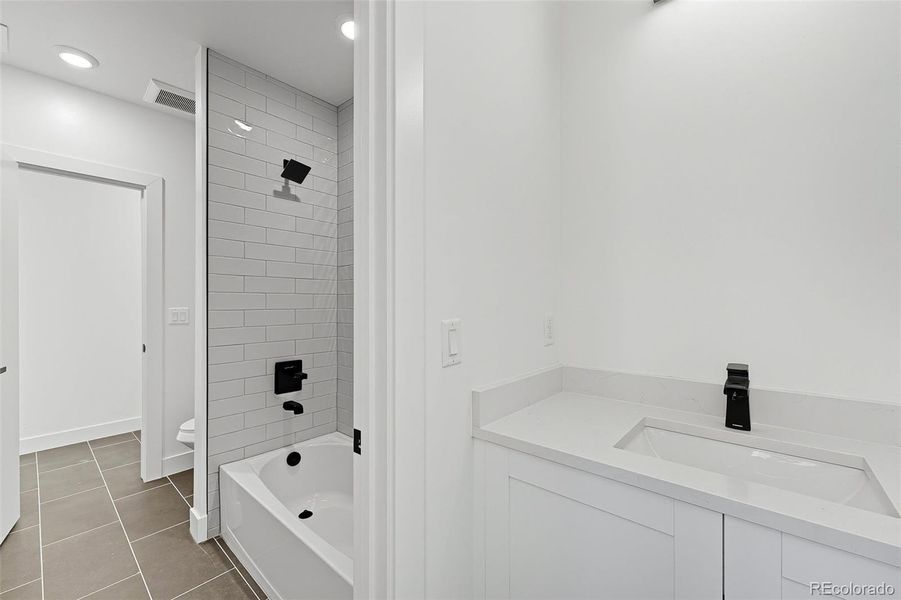 Furnished interior view inside a new home in , Lakewood (Image 4).