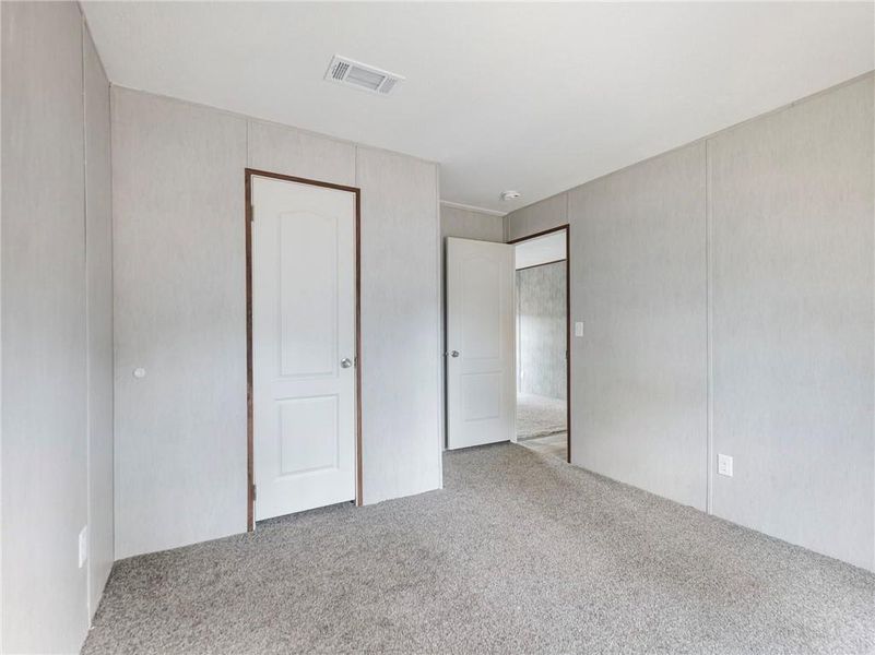 Spacious, unfurnished interior of a new home in , Lula (Image 29).