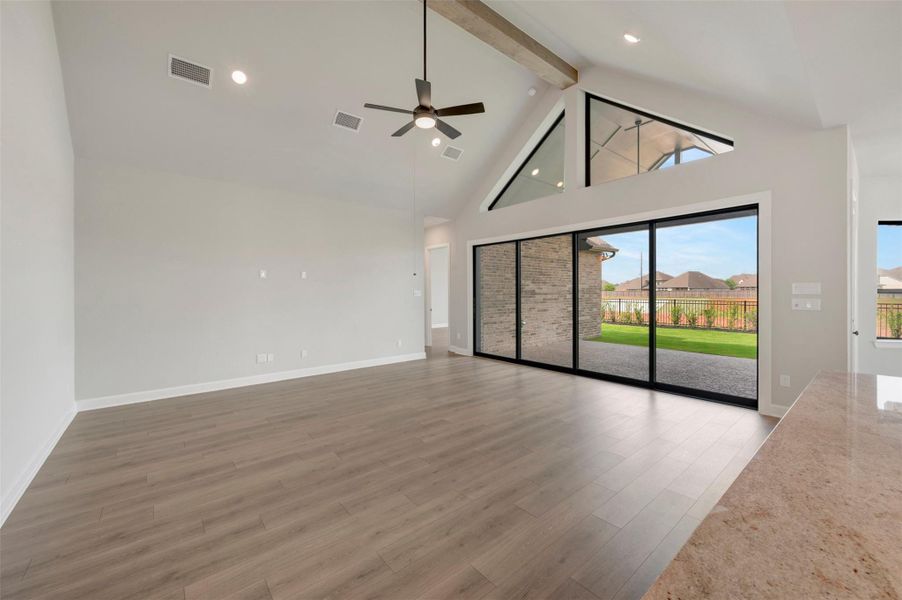 Spacious, unfurnished interior of a new home in Harvest Green 65', Richmond (Image 27).