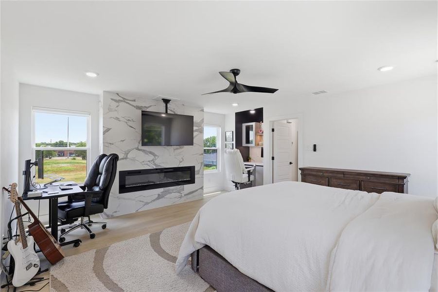 Furnished interior view inside a new home in , Dallas (Image 37).