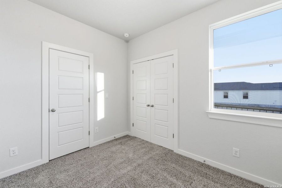 Spacious, unfurnished interior of a new home in Highland Ridge, San Antonio (Image 28).