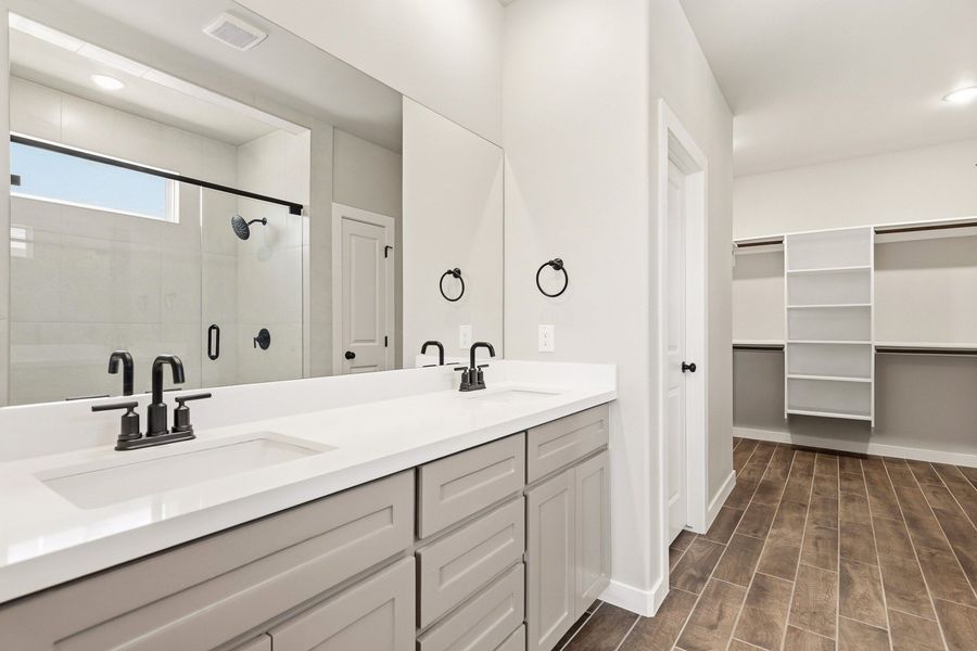 Furnished interior view inside a new home in Paloma Ranch, Harlingen (Image 5).
