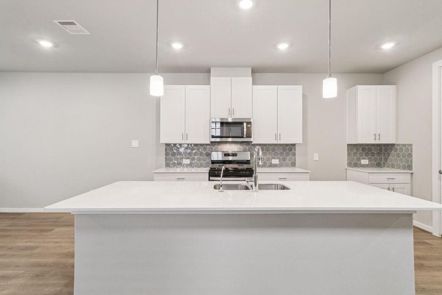 Photo is not of the actual home, but is an inspirational photo of builder’s model home and may depict options, furnishings, and/or decorator features that are not included Photo is not of the actual home, but is an inspirational photo of builder’s model home and may depict options, furnishings, and/or decorator features that are not included