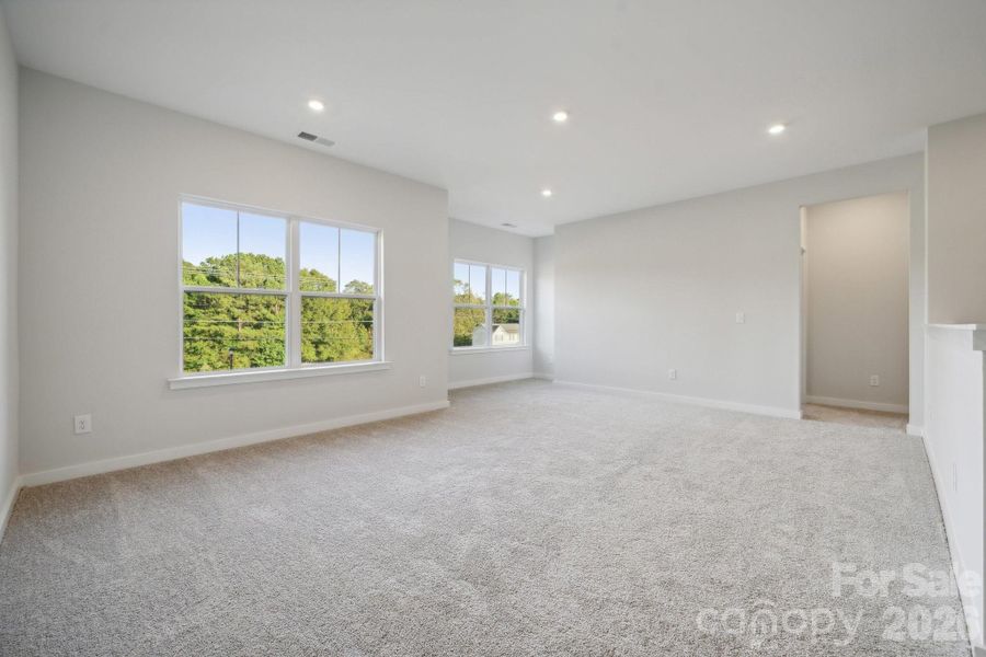 Spacious, unfurnished interior of a new home in Stonemill, Monroe (Image 18).